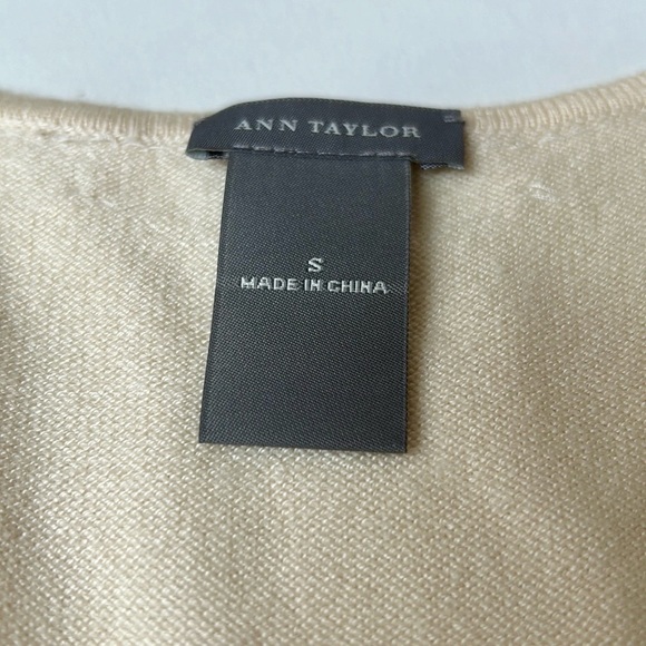 Ann Taylor Ivory V Neck Knit Sequin Top - Picture 4 of 7